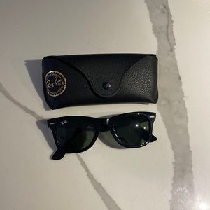 Black Ray Bans